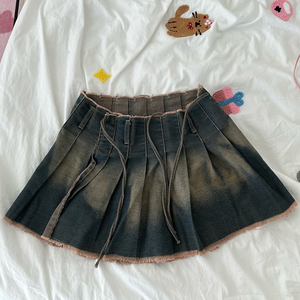 Retro Washed Lace-Up Pleated Denim Skirt